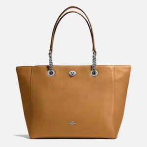 NWOT- COACH TURNLOCK CHAIN TOTE 27 LIGHT SADDLE BAG/PURSE